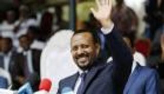 877 مليون دولار.. إثيوبيا تعالج "الأجور" بميزانية تكميلية