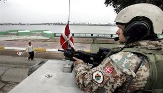 أحد عناصر القوات الدنماركية الموجودة في العراق- أرشيفية