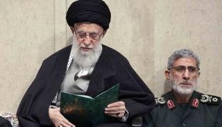 قاآني إلى يسار خامنئي بمناسبة سابقة- أرشيفية
