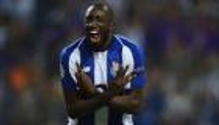 مهاجم بورتو يتسلح بابتسامة نجله للخروج من صدمة العنصرية