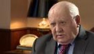 ذكريات غورباتشوف عن الحرب العالمية الثانية.. بالالايكا وخبر كاذب