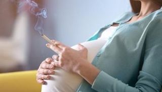 التدخين يسبب أضرارا خطيرة للمرأة الحامل والجنين