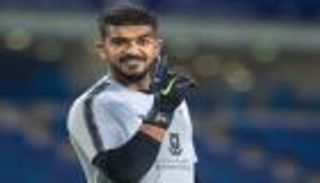 المعيوف يحسم موقفه من التجديد للهلال السعودي