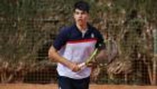 الإسباني ألكازار يقتفي أثر نادال بفوز مفاجئ في ريو دي جانيرو للتنس