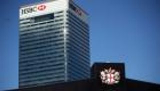 "عملاق المصارف" البريطانية يعتزم تسريح 35 ألف موظف