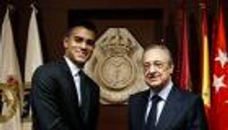 لاعب ريال مدريد الجديد باكيا: حققت حلم عائلتي