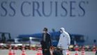 500 راكب يغادرون "سفينة كورونا" في اليابان