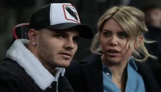 ماورو إيكاردي مع زوجته واندا نارا