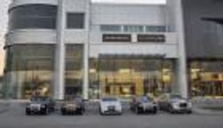 أبوظبي موتورز تطلق نسخة خاصة من رولز رويس بطابع إسلامي