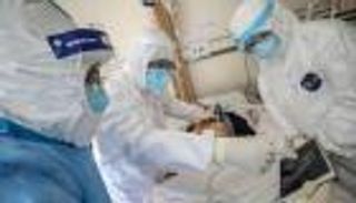 الصين تعلن ارتفاع عدد وفيات "كورونا" إلى 2004 أشخاص