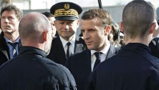 ماكرون خلال زيارته ميلوز اليوم