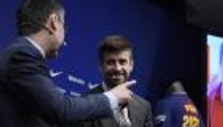 بيكيه يجبر إدارة برشلونة على عقد اجتماع طارئ