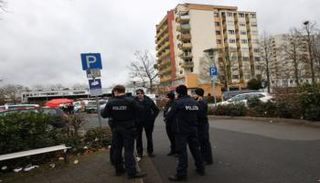 الشرطة الألمانية بموقع الحادث