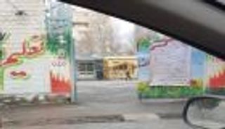 الإيرانيون يقاطعون مسرحية الانتخابات.. مراكز خاوية وصناديق فارغة