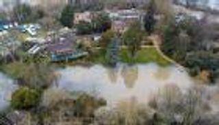 فيضانات "دينيس" تحاصر قصر أمل وجورج كلوني في بريطانيا