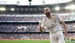 ريال مدريد يبقي بنزيمة بعقد جديد