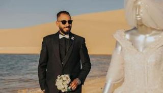 من جلسة تصوير محمود الحكيم مع