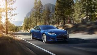 تسلا تسعى لإنشاء مصنع للبطاريات في ألمانيا