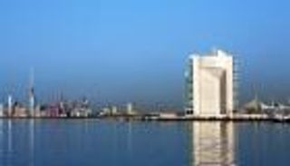 موانئ الكويت توقف نقل الأفراد من إيران وإليها لمنع تسرب كورونا