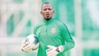 حارس شباب الأهلي يعترف باستحقاق الخروج من كأس رئيس الإمارات