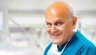 مظاهرة حب لملك القلوب.. مجدي يعقوب يتصدر تويتر بعد تكريمه بالإمارات