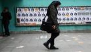 إيران تسجل أدنى مشاركة في الانتخابات منذ "ثورة الخميني"