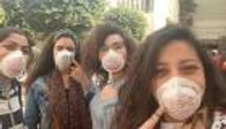 "كمامات" تدعو للضحك.. الفن يحارب "كورونا" في مصر