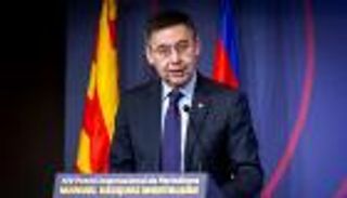 رغم هجوم الجماهير.. رئيس برشلونة يرفض الاستقالة