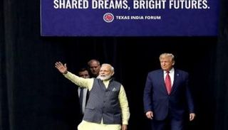 ترامب خلال استقباله مودي في زيارة سابقة لأمريكا - رويترز