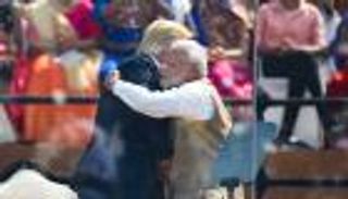 ترامب سافر 8000 ميل ليقول للهند: أمريكا تحبك وتحترمك