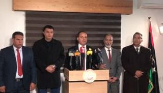 النائب الثاني لرئيس مجلس النواب الليبي احميد حومة يرافقه عدد من النواب 