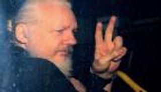 محامي مؤسس "ويكيليكس": موكلي سينتحر حال تسليمه لأمريكا