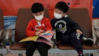 ينصح بابتعاد الأطفال عن أماكن الزحام قدر المستطاع