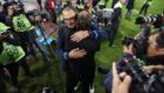 مدرب ليون يدافع عن ساري قبل موقعة دوري الأبطال