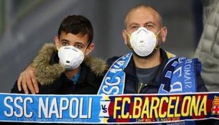 جماهير مباراة نابولي وبرشلونة