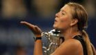 إنفوجراف.. شارابوفا تسدل الستار على مسيرة حافلة بالإنجازات