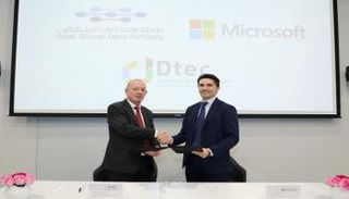 جانب من توقيع الاتفاقية بين "ديتك" ومايكروسوفت