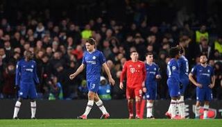 ألونسو مطروداً ضد العملاق الألماني