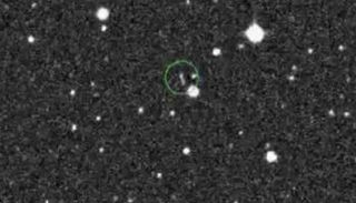 الدائرة تشير إلى الكويكب الجديد 