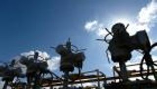 كورونا يهوي بالنفط لأدنى مستوياته في أكثر من عام