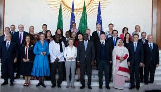 صورة تذكارية لوفدي الاتحادين الأوروبي والأفريقي في أديس أبابا