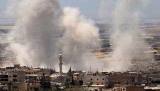 أعمدة دخان تتصاعد في إدلب السورية - أرشيفية