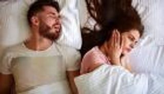 الشخير المرتفع يضر بصحة شريك حياتك