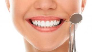 أسباب تورم اللثة وعلاقته بآلام المعدة ووصفات طبيعية للعلاج