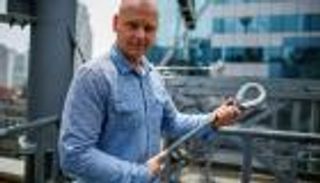 مغامرة فوق البركان.. أمريكي يتأهب للسير على حبل بارتفاع 548 مترا