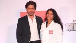 شاروخان والفتاة الحاصلة على منحة تحمل اسمه