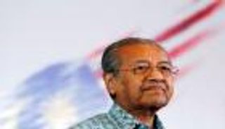 "بيرساتو" يقيل مهاتير محمد من رئاسته مع احتدام الصراع بماليزيا