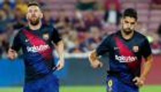 سواريز يكشف شرط استمرار ميسي للأبد مع برشلونة