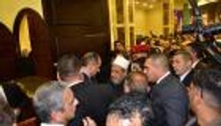 نجوم الفن والرياضة ومنسيو السياسة في عزاء مبارك