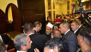 شيخ الأزهر يقدم واجب العزاء لجمال مبارك